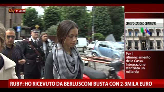 Ruby: Ho ricevuto da Berlusconi busta con 2-3 mila euro