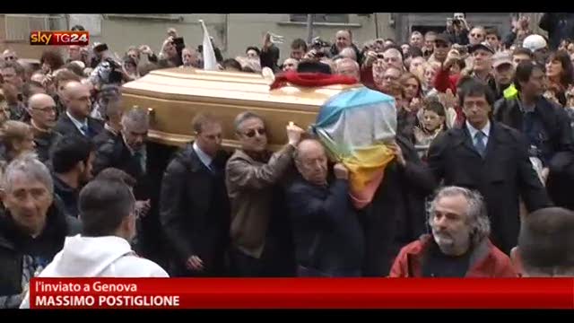 Genova, in migliaia ai funerali di Don Gallo