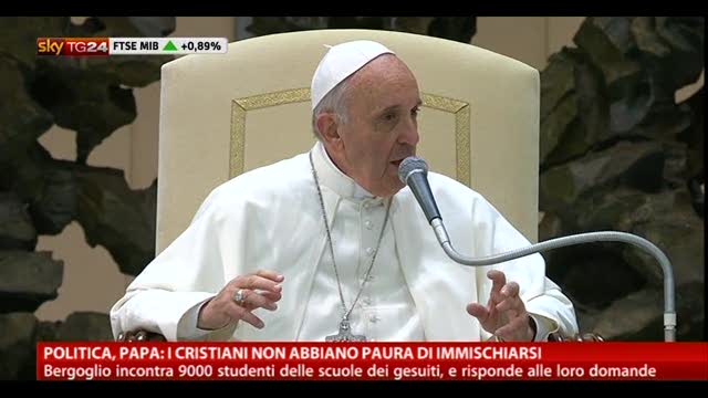 Politica, Papa: cristiani non abbiamo paura di occuparsene