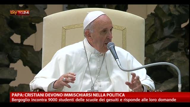 Papa: cristiani devono immischiarsi nella politica