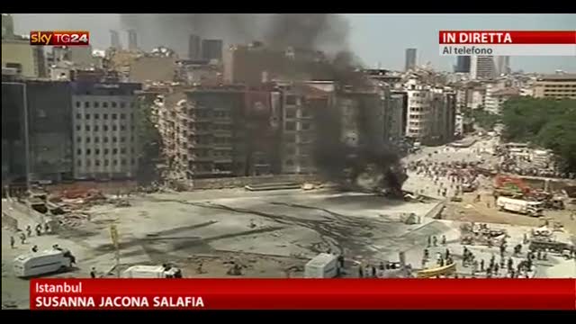 Turchia, la Polizia sgombera piazza Taksim