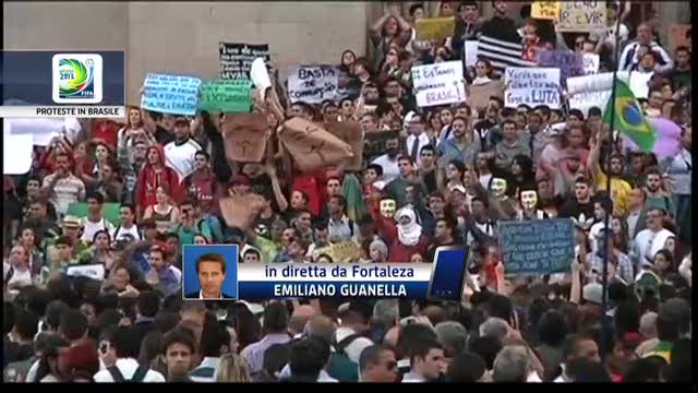Il Brasile affronta il Messico, manifestazioni a Fortaleza