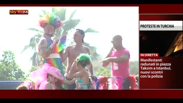 Gay Pride, in migliaia sfilano alla parata di Palermo