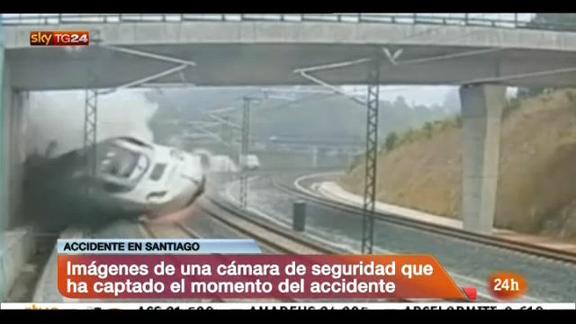 Spagna, treno deraglia a Santiago de Compostela: il video