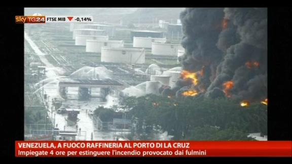 Venezuela, va a fuoco una raffineria al porto di La Cruz