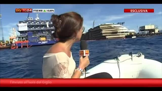 SkyTG24 a pochi metri dalla Concordia dopo la rotazione