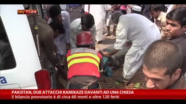 Pakistan, due attacchi kamikaze davanti ad una chiesa
