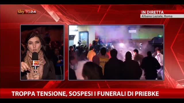 Troppa tensione, sospesi i funerali di Priebke