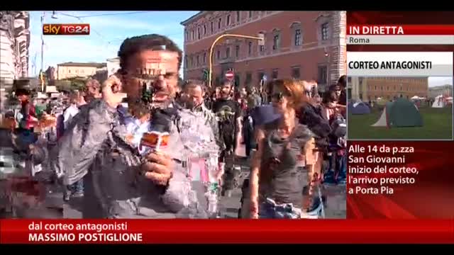 Manifestazione Roma, nel corteo sfilano anche i No-Tav