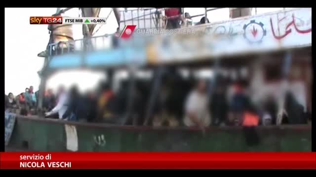 Siracusa, salvati 343 migranti su tre barche