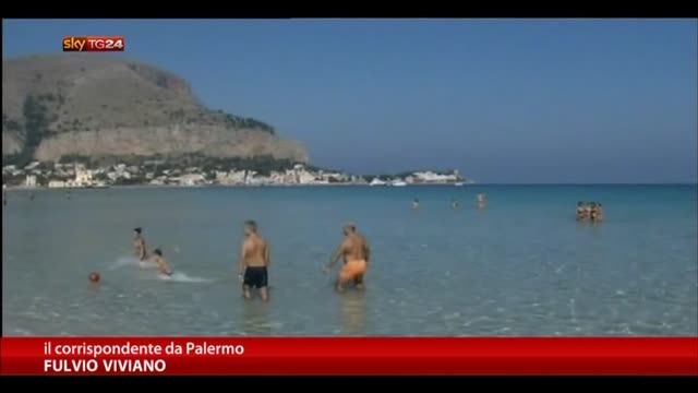 Ancora estate in Sicilia, caldo e spiaggia affollata