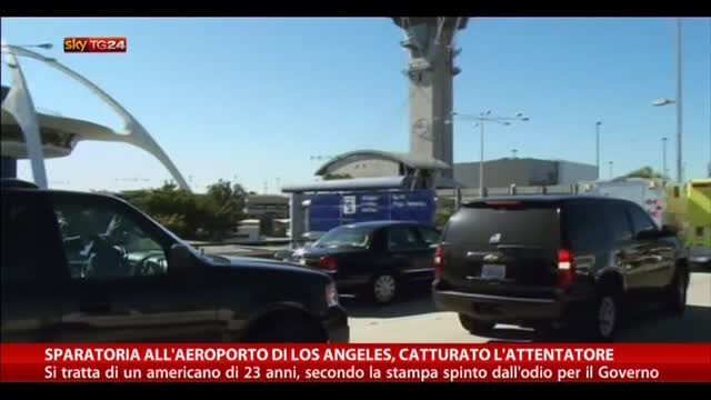 Sparatoria aeroporto di Los Angeles, catturato l'attentatore