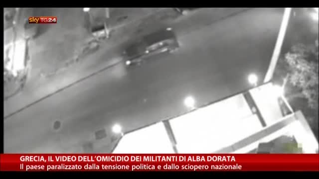 Grecia, il video dell'omicidio dei militanti di Alba Dorata