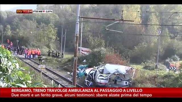 Bergamo, treno travolge ambulanza al passaggio a livello