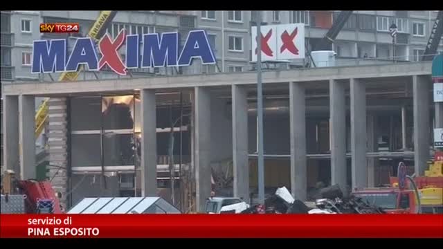 Lettonia, 47 vittime del crollo del tetto di un supermercato