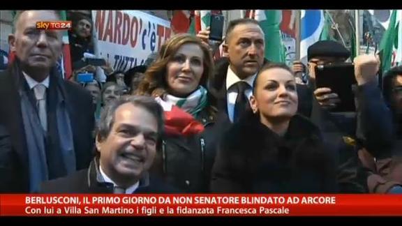 Berlusconi, primo giorno da non senatore blindato ad Arcore