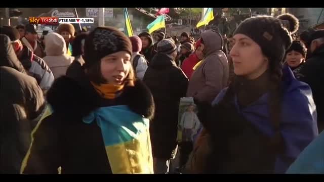 Ucraina, manifestanti assediano i palazzi governativi a Kiev