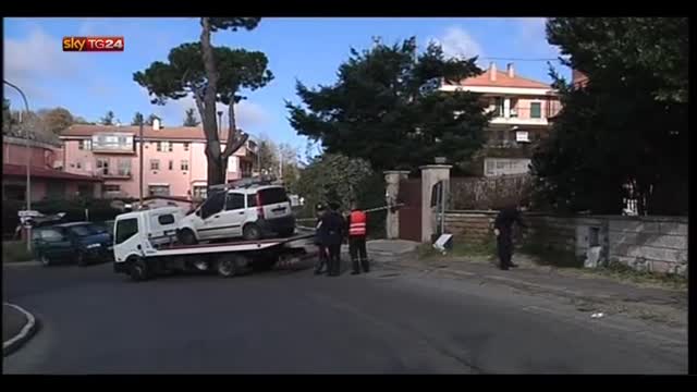 Roma, uomo ucciso in strada con due colpi di pistola