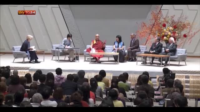 Il Dalai Lama in Giappone incontra Banana Yoshimoto