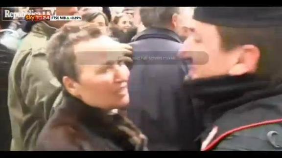 Forconi, a Genova carabinieri salutano i manifestanti