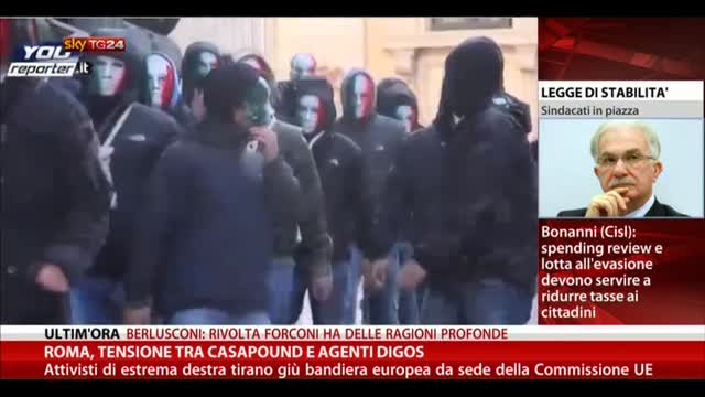 Roma, tensione tra Casapound e agenti Digos