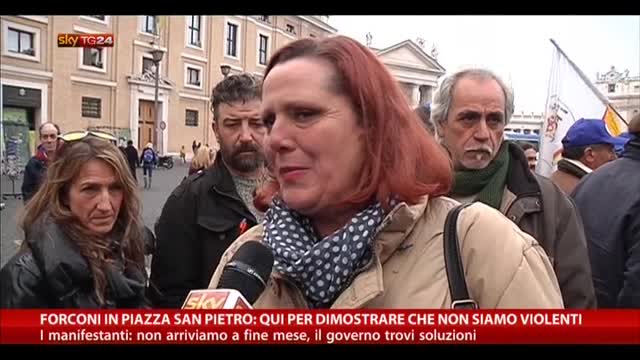 Forconi in Piazza San Pietro: "Non siamo violenti".