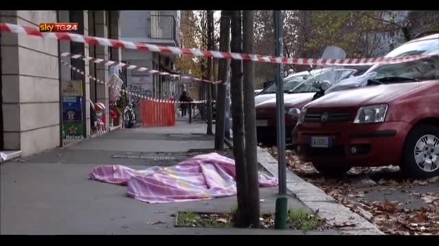 Roma, uomo di 87 anni uccide mogli, poi si lancia da balcone