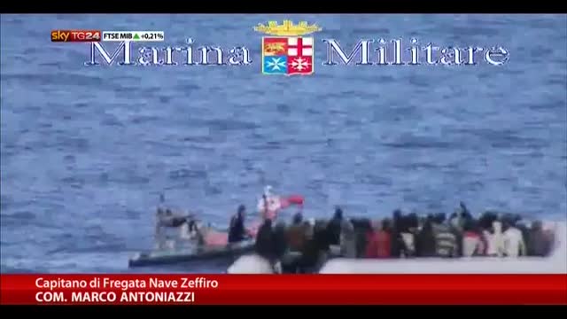 Marina Militare, soccorso gommone con cento migranti a bordo