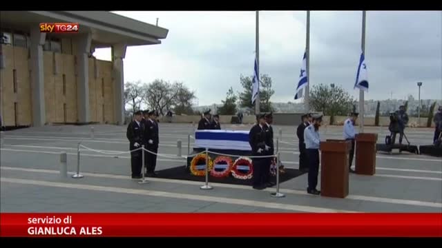Sharon, Israele saluta padre della patria, bara a Knesset