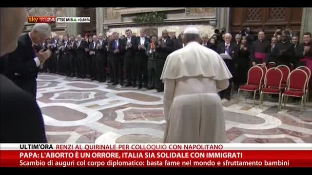 Papa: l'aborto è un orrore,Italia sia solidale con immigrati