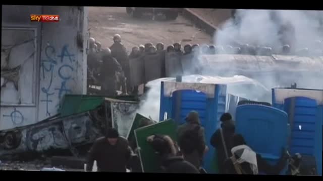 Ucraina, scontri tra polizia e manifestanti pro UE
