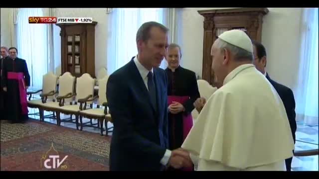 Hollande dal Papa in Vaticano: sono felice di essere qui