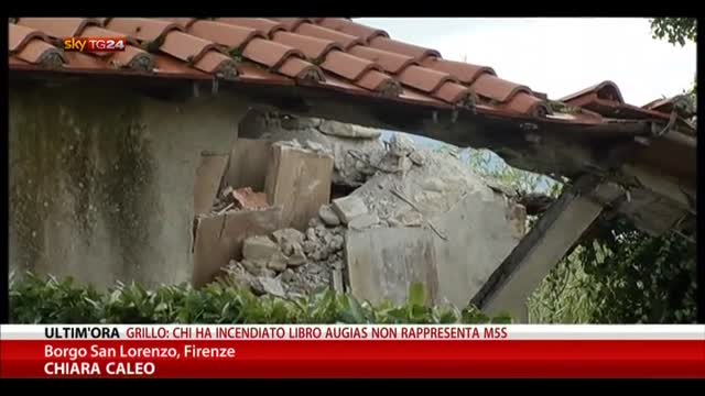 Maltempo in Toscana, crolla parte di un palazzo