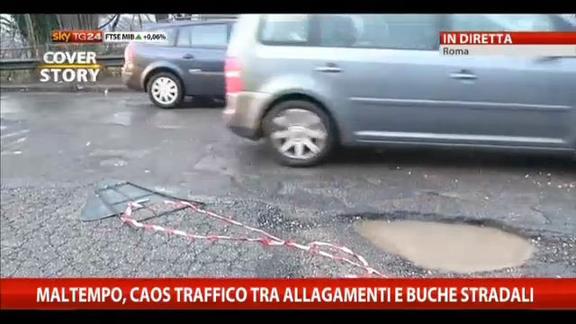 Maltempo Roma,caos traffico tra allagamenti e buche stradali