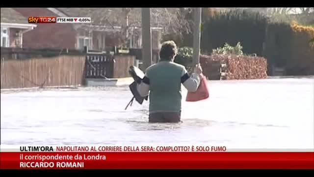 Alluvione senza fine fine in UK, ora rischia il Tamigi
