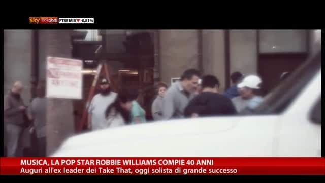 Musica, la pop star Robbie Williams compie 40 anni