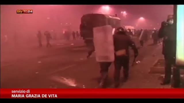 Ucraina,la polizia assalta la piazza dell'opposizione a Kiev