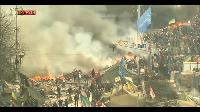 Ucraina: almeno 25 morti in assalto polizia in piazza a Kiev