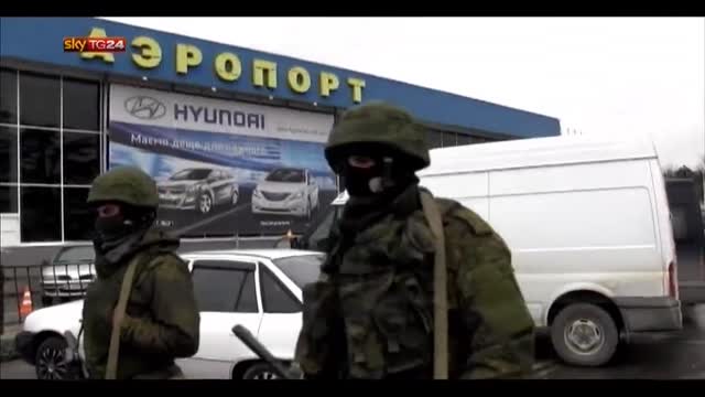 L'Ucraina denuncia: "Russia invade la Crimea con 2000 uomini