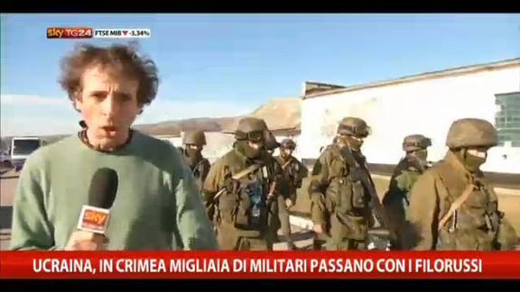 In Crimea migliaia di militari passano con i filorussi