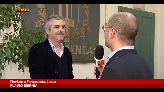 Il regista Alfonso Cuaròn porta l'Oscar in Toscana