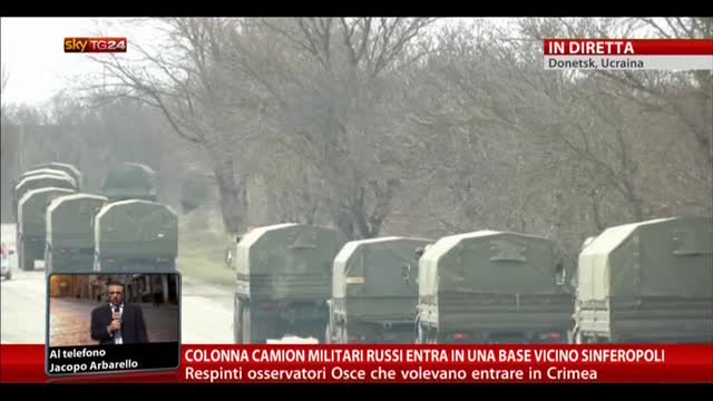 Colonna camion militari russi entra base vicino Sinferopoli