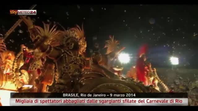 Rio de Janeiro,spettatori abbagliati da sfilate di Carnevale