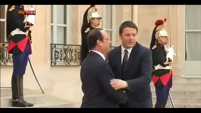 Renzi, primo incontro da premier con Hollande a Eliseo