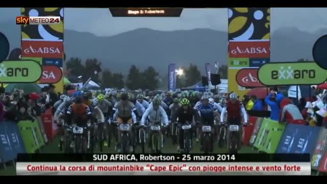 Sudafrica, la corsa di "Cape Epic" con piogge intense