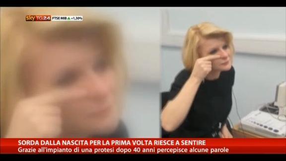 Sorda dalla nascita per la prima volta riesce a sentire