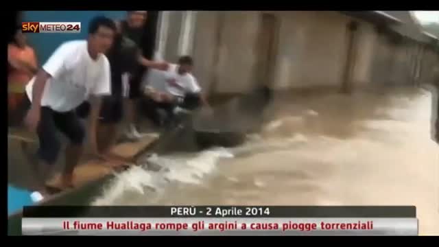 Perù, Fiume Huallaga rompe argini per le piogge torrenziali