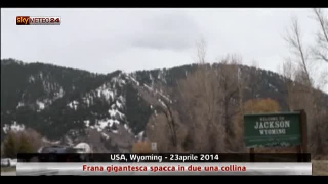 Usa, Wyoming: frana gigantesca spacca in due una collina