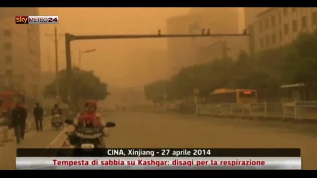 Cina, tempesta di sabbia su Kashgar: disagi per respirazione