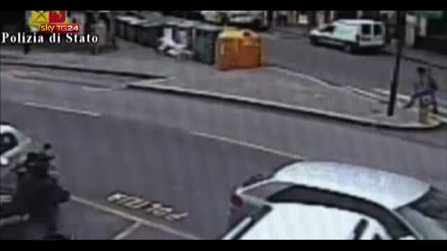 Esplosione davanti commissariato a Genova. IL VIDEO